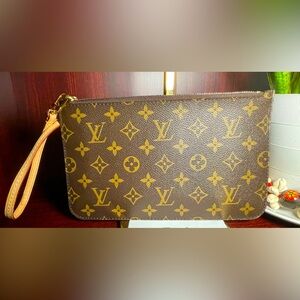 Louis Vuitton - Authentic Neverfull MM/GM pochette in cerise interior!